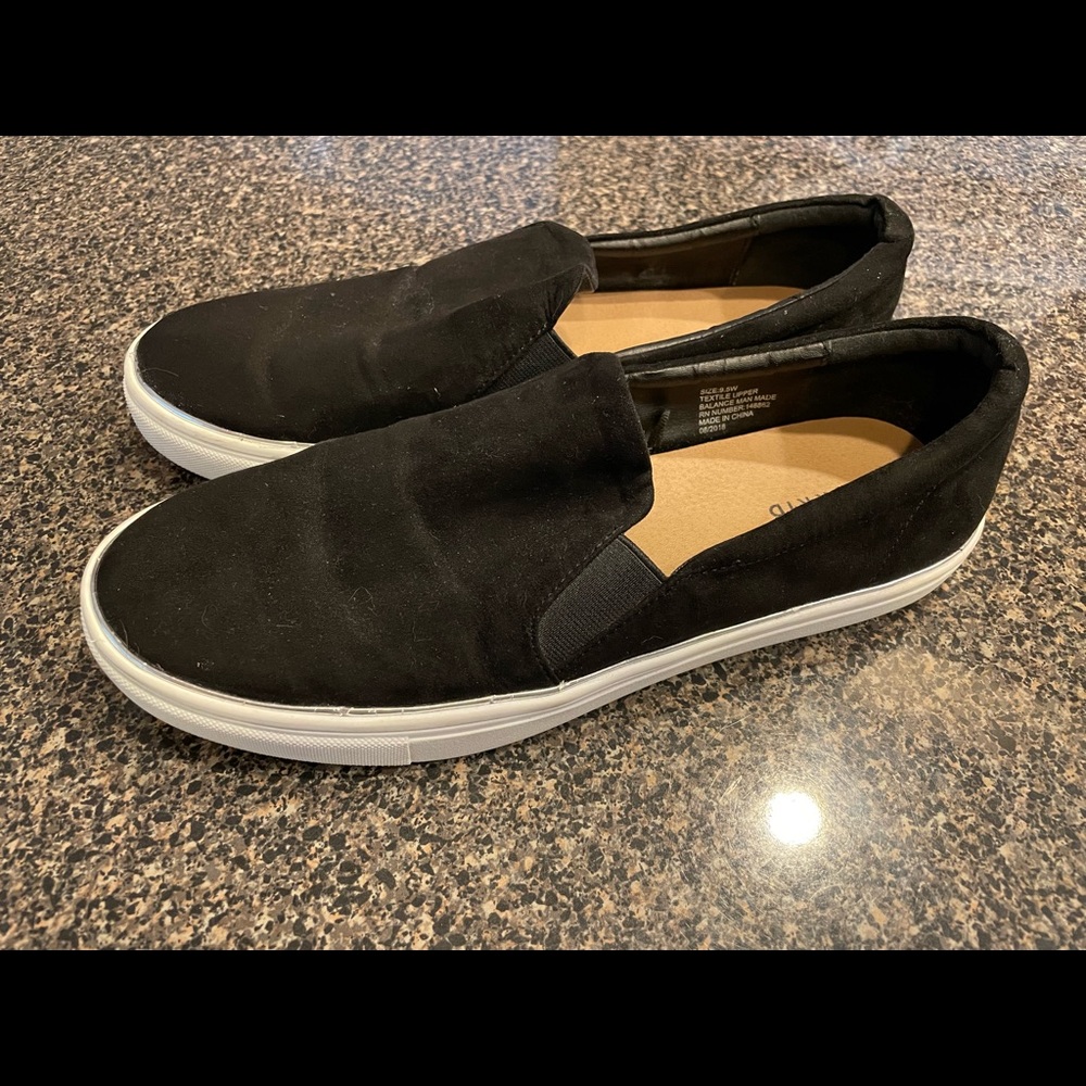 Torrid black velvet slip on sneakers size 9.5 wide